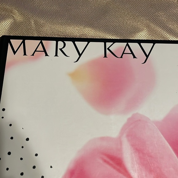 Mary Kay bundle- 3 ring binder, NWOT’s mirror & 8 mesh makeup bags w/zipper - Picture 3 of 14